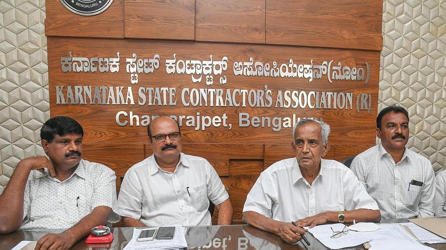 <div class="paragraphs"><p>D Kempanna, President, Karnataka State Contractors Association speaking at a press conference.</p></div>