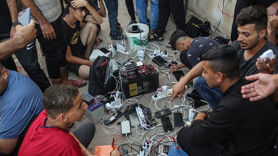 <div class="paragraphs"><p>Displaced Palestinians charge their phones at a camp set up by a United Nations relief agency in the city of Khan Younis, in the Southern Gaza Strip, Oct. 25, 2023.</p></div>