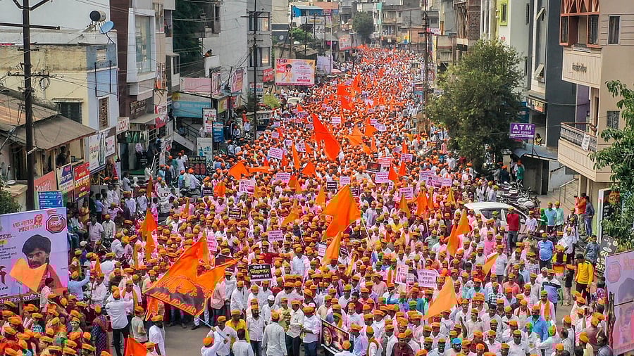 <div class="paragraphs"><p> Activists of Maratha Kranti Morcha and Sakal Maratha Samaj during a march to press for Maratha reservation, in Karad</p></div>