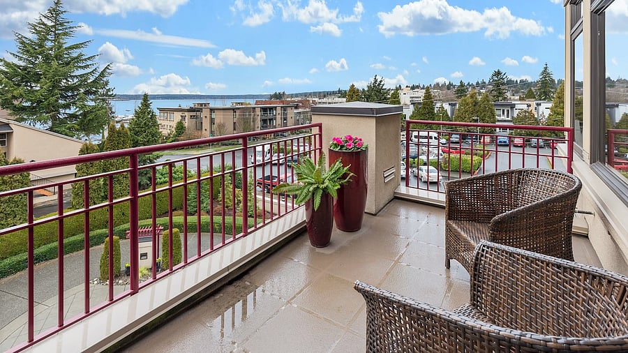<div class="paragraphs"><p>Representative image of a balcony.</p></div>
