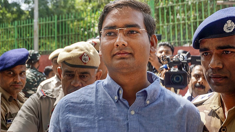 <div class="paragraphs"><p>Sarvesh Mishra, alleged close aide of AAP Rajya Sabha MP Sanjay Singh, arrives to appear before the ED for questioning in connection with the Delhi excise policy case.</p></div>