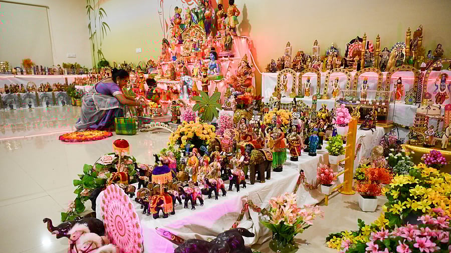 <div class="paragraphs"><p>The Gandhinagar Dasara doll exhibition, hand made dolls prepared by 'Gombe mane', at Lokamanya Tilak Park (Chikka Lalbagh), in Bengaluru on Friday. </p></div>