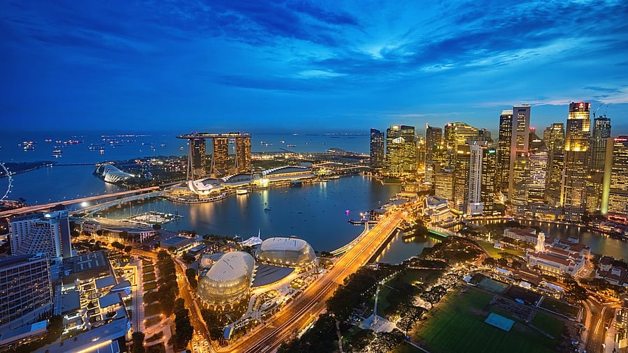 <div class="paragraphs"><p>Singapore skyline</p></div>
