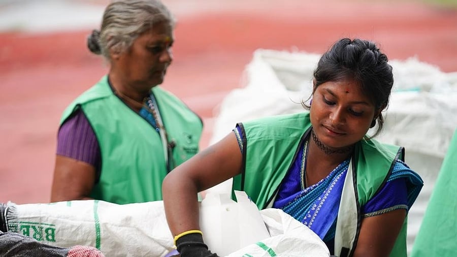 <div class="paragraphs"><p>Workers with Hasiru Dala, segregating waste. </p></div>