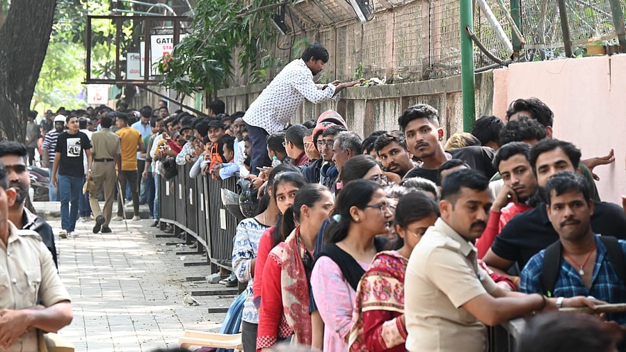 <div class="paragraphs"><p>People queue up to purchase tickets for Cricket World Cup matches in Bengaluru outside the Chinnaswamy Stadium on Tuesday. </p></div>