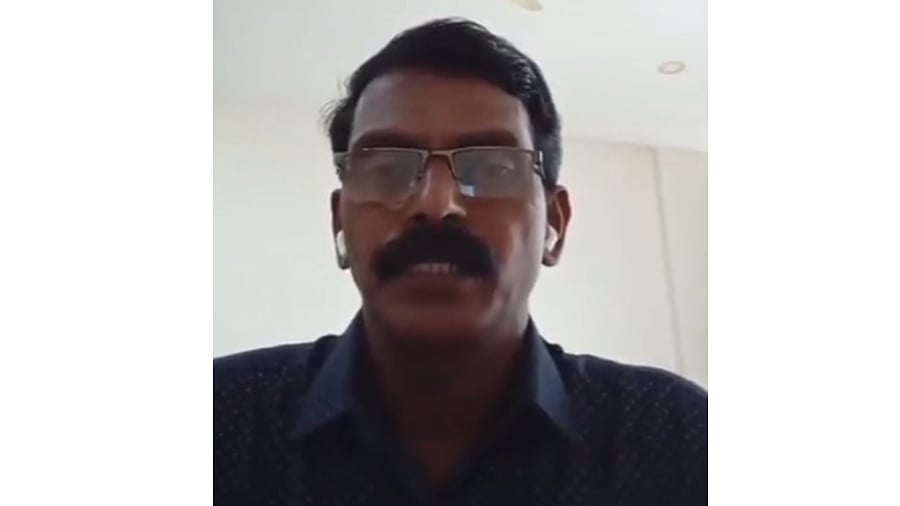 <div class="paragraphs"><p>Dominic Martin. </p></div>