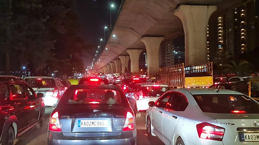 <div class="paragraphs"><p>A serpentine&nbsp;queue of vehicles on Ballari Road on Sunday night. </p></div>