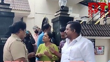 <div class="paragraphs"><p>There was high drama at her residence in Gerugambakkam on Saturday when police went to arrest her. The actor-politician said male police officers banged on her window when she was changing her clothes and as she demanded an arrest warrant from them.</p></div>