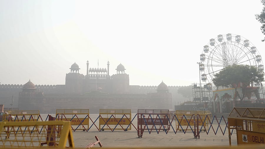 <div class="paragraphs"><p>Red Fort engulfed in smog, in New Delhi, Monday, Nov. 6, 2023. Pollution levels in Delhi-NCR on Monday morning were recorded around seven to eight times above the government-prescribed safe limit. </p></div>