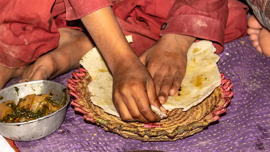 <div class="paragraphs"><p>Representative image showing Pakistan's flour crisis. BBC Urdu report states cash-strapped Pakistan sold weapons worth millions to Ukraine.</p></div>