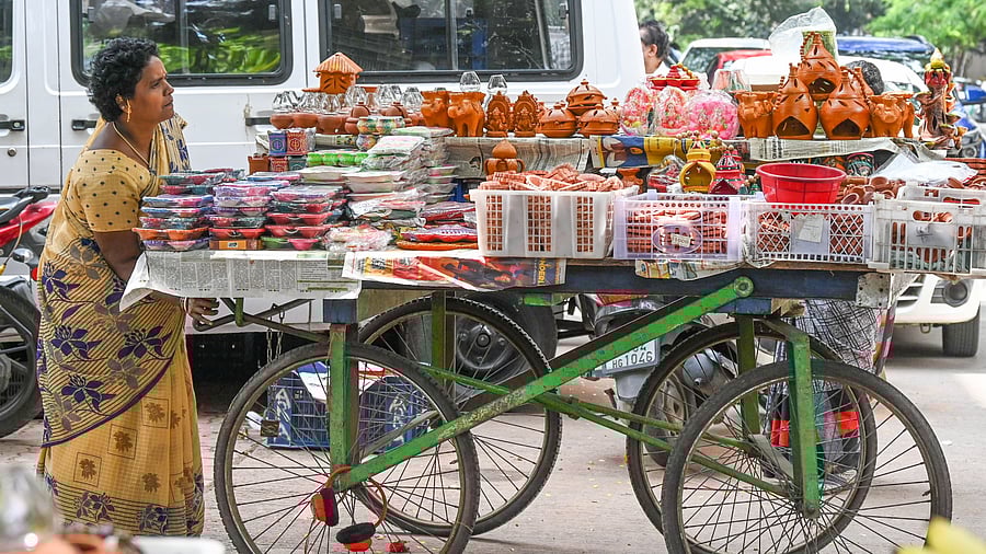 <div class="paragraphs"><p>Representative image of a street vendor.</p></div>