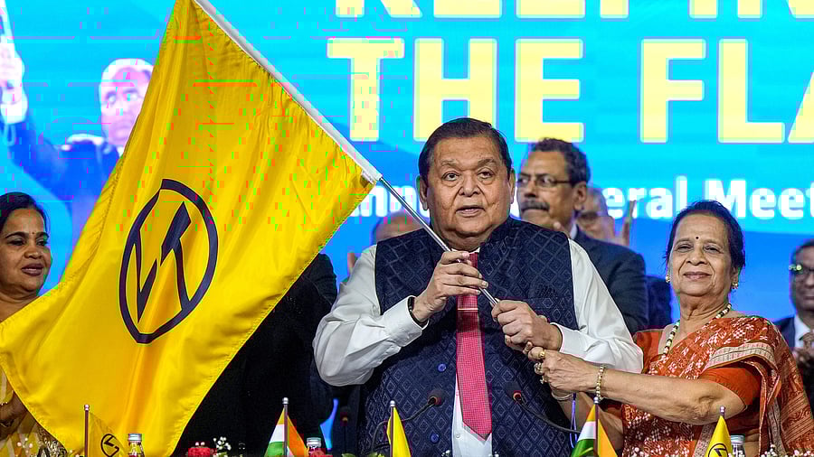<div class="paragraphs"><p>Former L&amp;T Group Chairman A M Naik along with his wife.</p></div>
