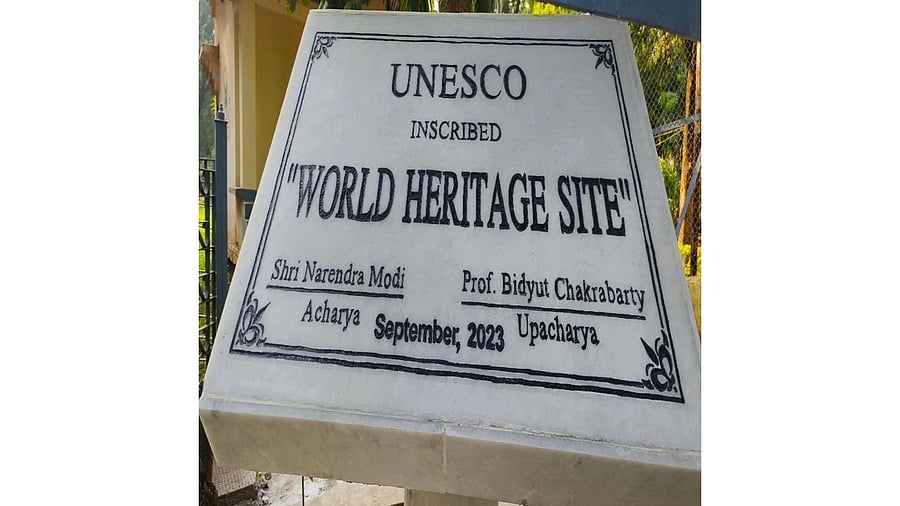 <div class="paragraphs"><p>The plaque set up at several places in the sprawling campus of the central university bore the names of Prime Minister Narendra Modi, who is ex-officio Chancellor of the university, and Vice-Chancellor Bidyut Chakrabarty, but does not have any mention of  Rabindranath Tagore who set up the varsity.</p></div>