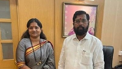 <div class="paragraphs"><p>Shiv Sena spokesperson Jyoti Waghmare with Maharashtra Chief Minister Eknath Shinde.</p></div>
