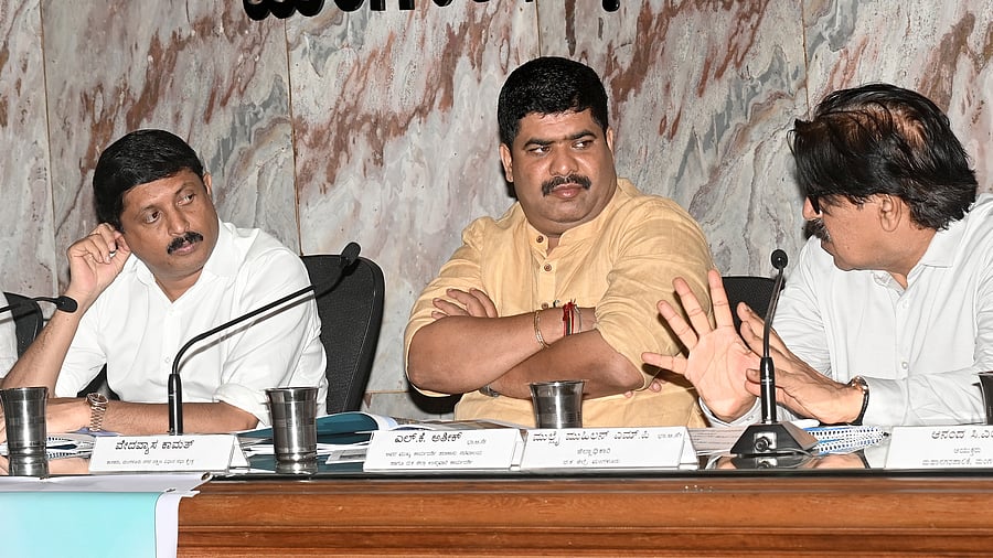 <div class="paragraphs"><p>District in charge secretary L K Atheeq shares a word with Minister for Urban Development Byrathi Suresh during a meeting at council hall of Mangaluru City Corporation on Friday.</p></div>