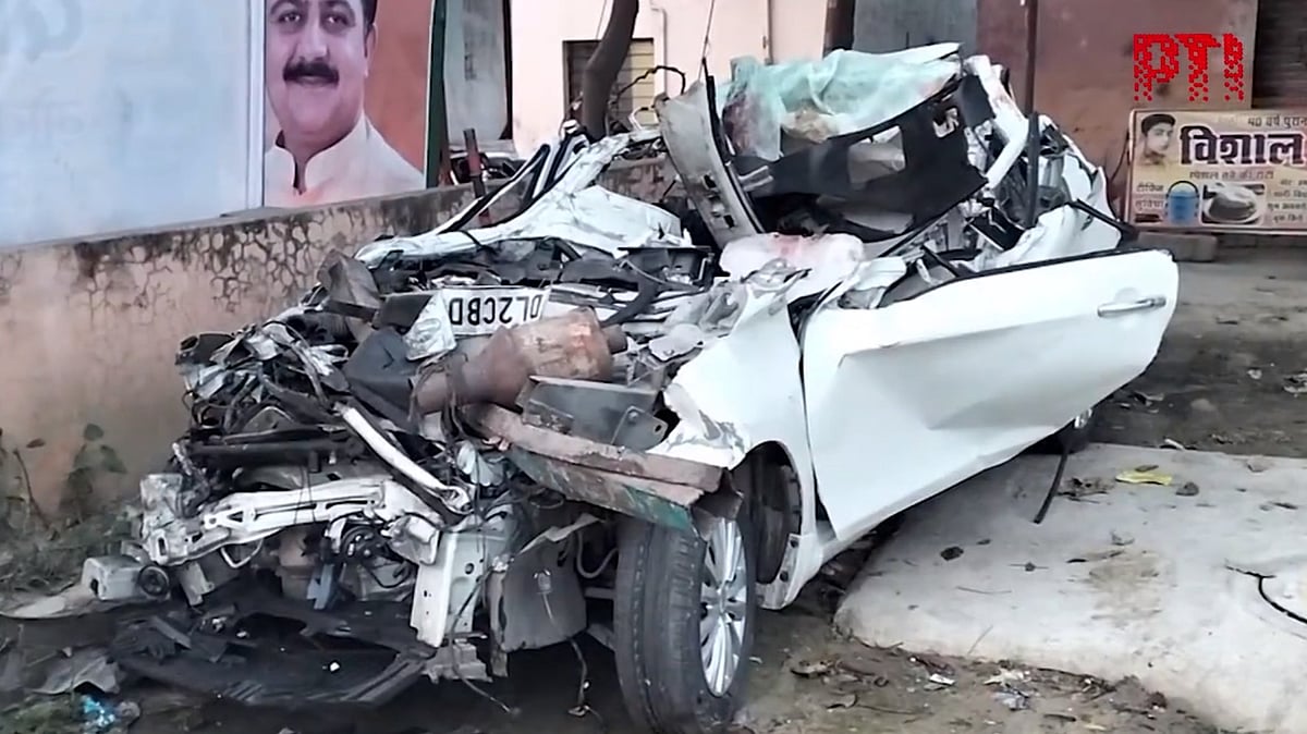 Road crash in UP leaves six dead