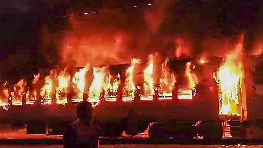 <div class="paragraphs"><p>Fire and smoke billows out after a massive fire broke out in coaches of the Darbhanga Express near Saraibhupati railway station, in Etawah.</p></div>