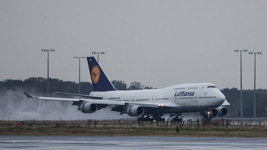 <div class="paragraphs"><p>A Boeing 747 Lufthansa jumbo-jet.</p></div>