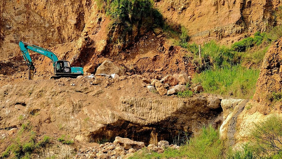 <div class="paragraphs"><p>Representative Image of soil quarrying.</p></div>
