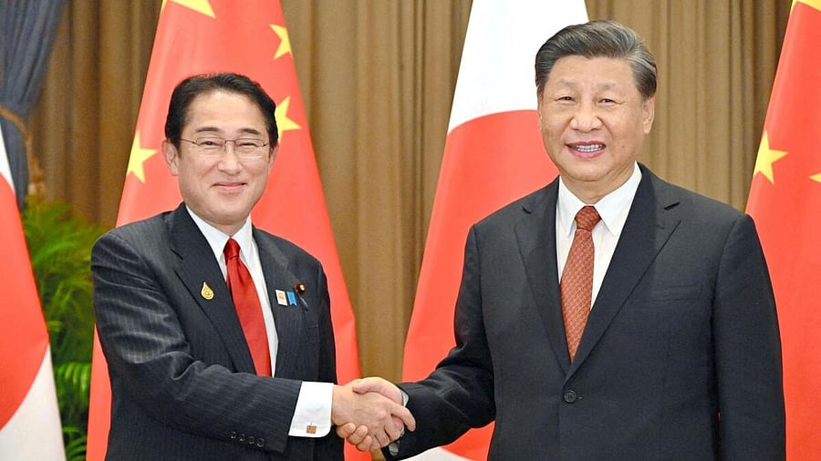 <div class="paragraphs"><p>Japanese Prime Minister Fumio Kishida meets Chinese President Xi Jinping.</p></div>
