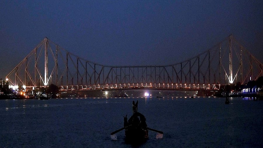 <div class="paragraphs"><p>A view of Howrah Bridge in Kolkata on Friday evening. </p></div>