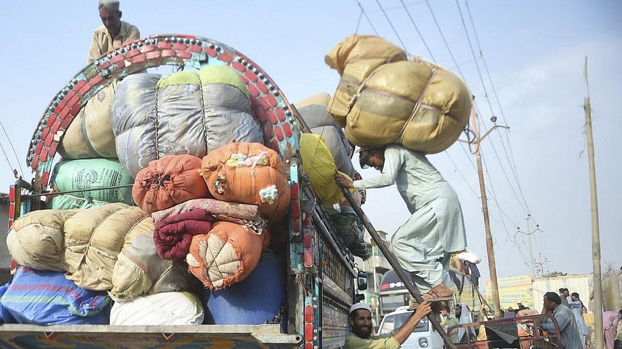<div class="paragraphs"><p>Afghan refugees living in Pakistan prepare to leave the country.</p></div>