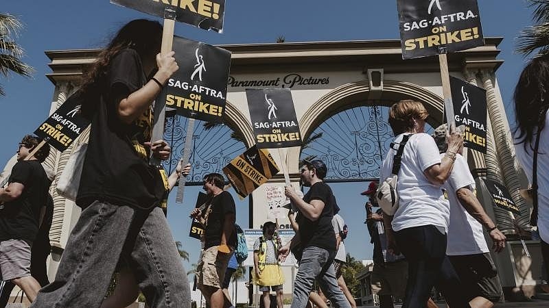 <div class="paragraphs"><p>The strike outside Paramount Pictures.</p></div>