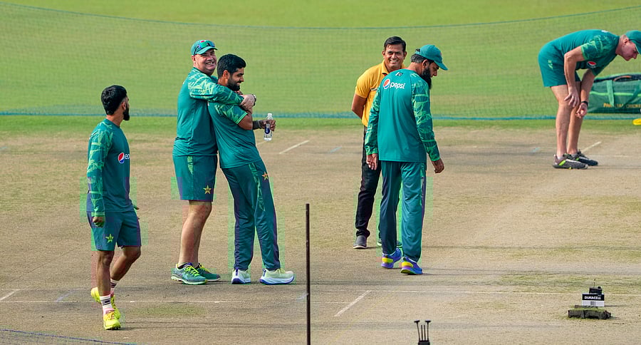 <div class="paragraphs"><p>Babar Azam with team director Mickey Arthur during a practice session </p></div>