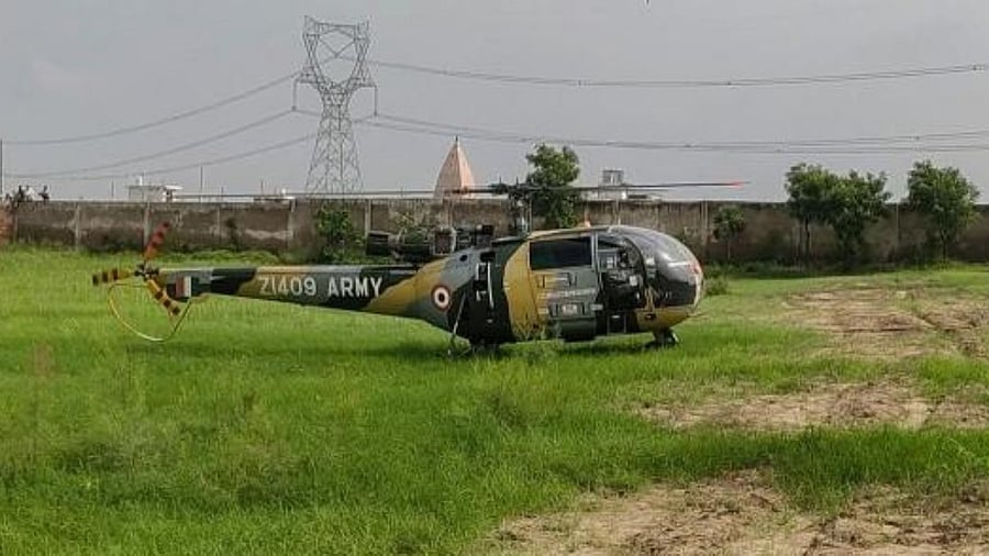 <div class="paragraphs"><p>An Indian Army Chetak helicopter makes a precautionary landing near a school, in Mathura. </p></div>