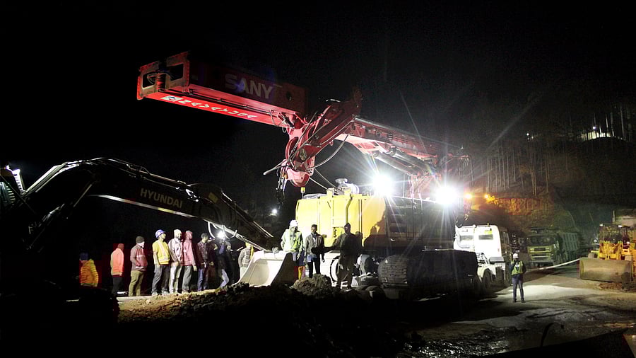 <div class="paragraphs"><p>A drilling machine being brought for rescue operation at the under-construction tunnel between Silkyara and Dandalgaon on the Brahmakhal-Yamunotri national highway, in Uttarkashi district, Tuesday, Nov. 21, 2023. </p></div>