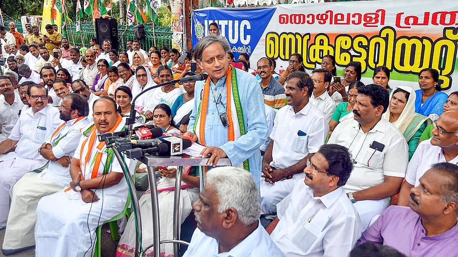 <div class="paragraphs"><p>Congress leader Shashi Tharoor flanked by leader of the party in Thiruvananthapuram. </p></div>