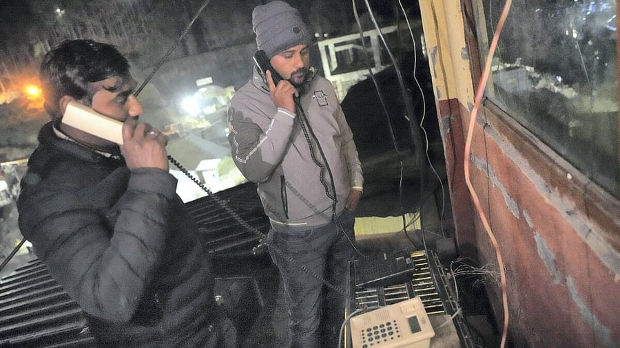 <div class="paragraphs"><p>A BSNL official tries to establish contact with the 41 workers trapped inside the under-construction Silkyara Bend-Barkot Tunnel during their rescue operation, in Uttarkashi district.&nbsp;</p></div>