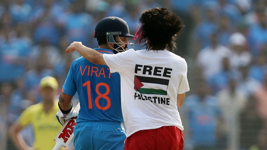 <div class="paragraphs"><p>Cricket WC Final: A pitch invader alongside India's Virat Kohli wearing a shirt in support of Palestine at the Narendra Modi stadium in Ahmedabad, November 19, 2023.</p></div>