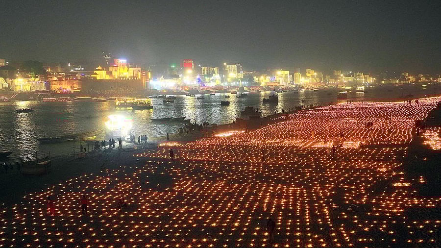 <div class="paragraphs"><p>Ghats were decorated with 21 lakh earthen lamps.</p></div>