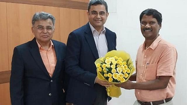 <div class="paragraphs"><p>V L Kantha Rao (right).</p></div>