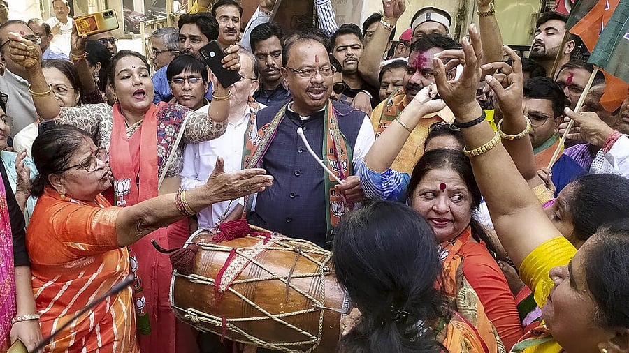 <div class="paragraphs"><p>Maharashtra BJP president Chandrashekhar Bawankule with party workers and supporters celebrates the party's lead in Madhya Pradesh, Rajasthan and Chhattisgarh during counting of votes for the Assembly elections, in Nagpur, Sunday, Dec. 3, 2023.</p></div>