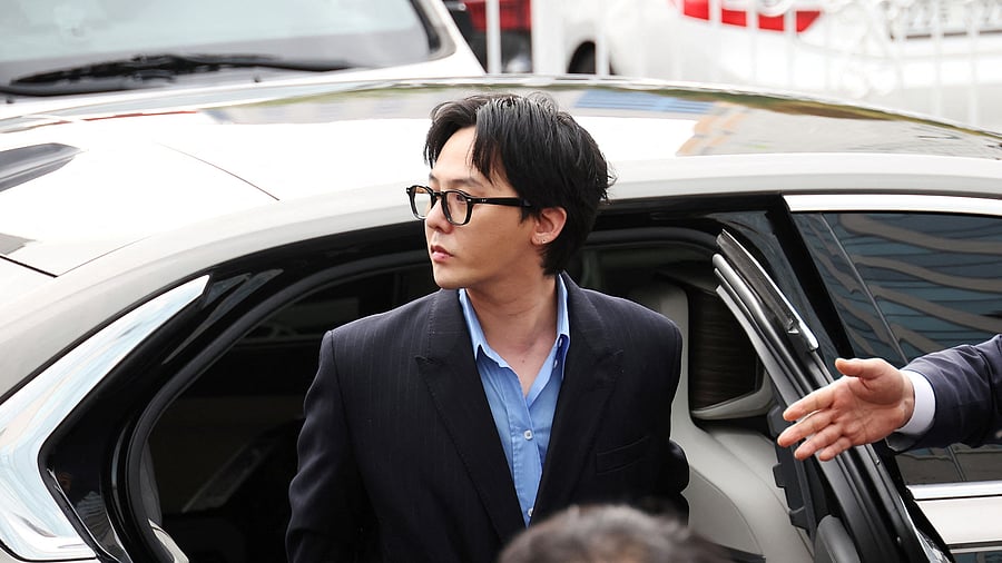 <div class="paragraphs"><p>G-dragon of K-pop group BIGBANG arrives at a police station for questioning regarding his alleged illegal drug use in Incheon, South Korea.</p></div>