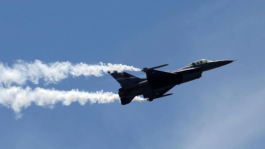 <div class="paragraphs"><p>Representative photo of a fighter jet.</p></div>