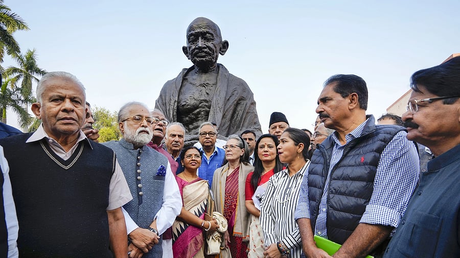 <div class="paragraphs"><p>New Delhi: TMC leader Mahua Moitra with Congress leader Sonia Gandhi and others at the Gandhi Statue after she was expelled from the Lok Sabha over cash-for-query allegation during the Winter session of Parliament, in New Delhi, Friday, Dec. 8, 2023. </p></div>