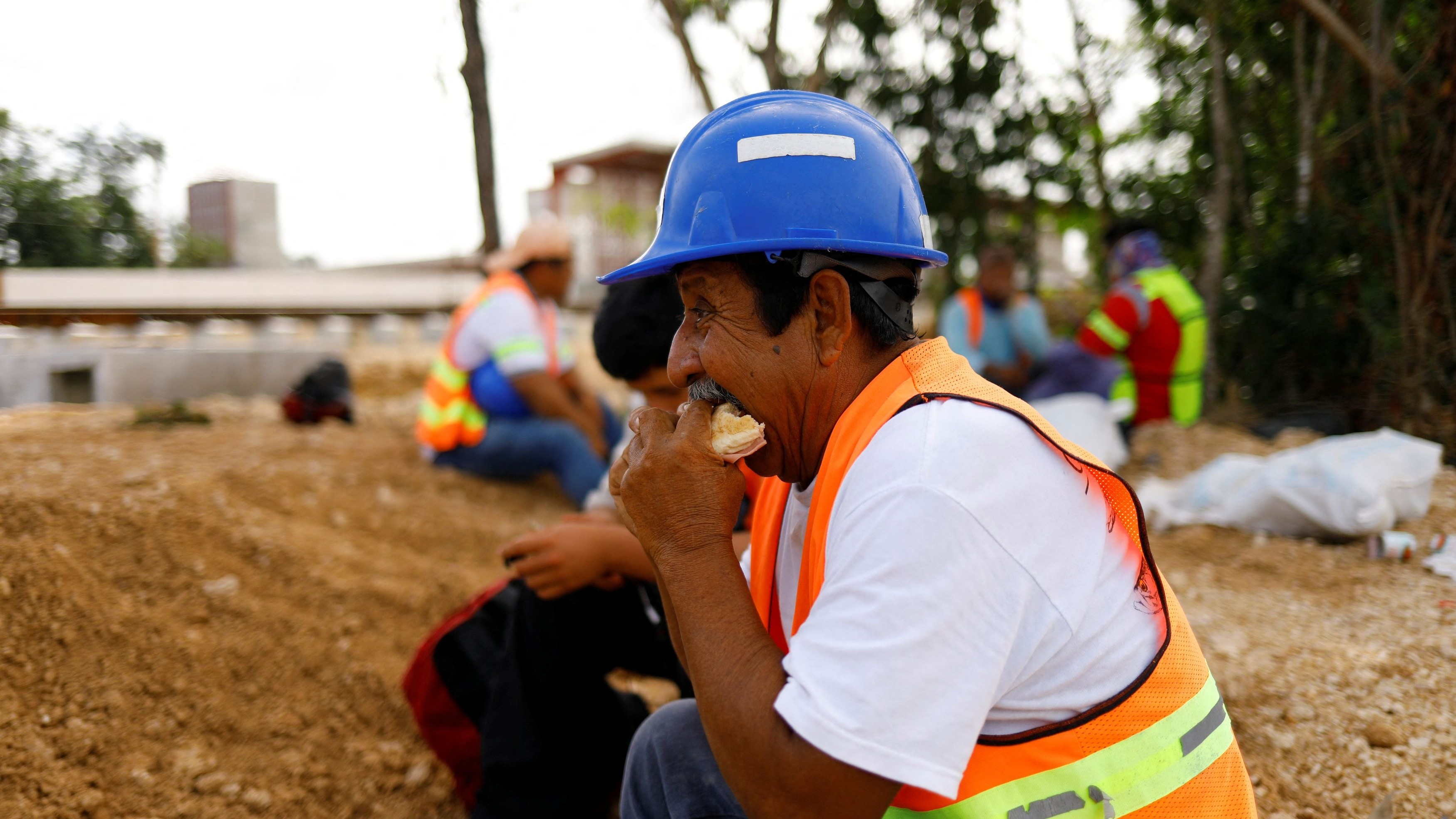 <div class="paragraphs"><p>Representative image of construction workers.</p></div>