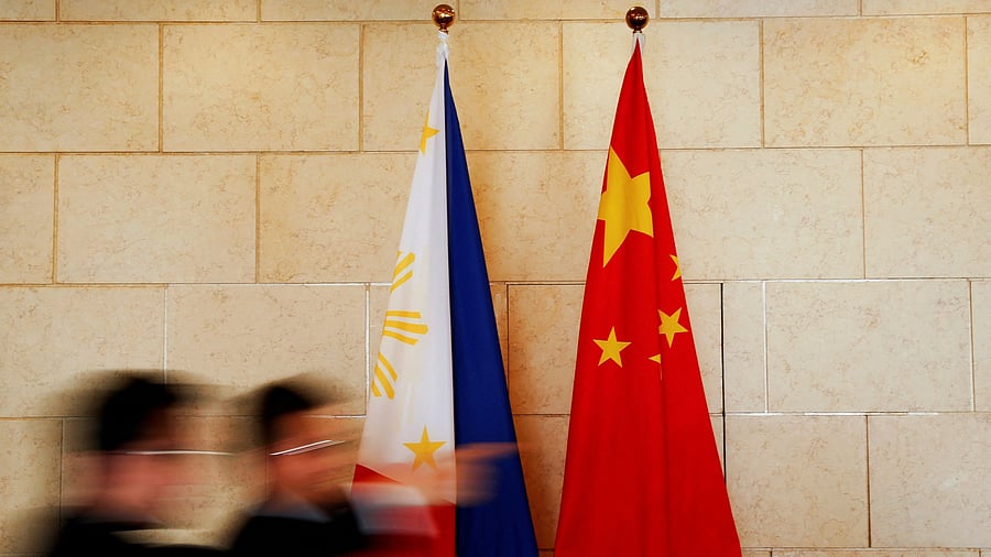 <div class="paragraphs"><p>National flags of Philippines (L) and China (R).</p></div>
