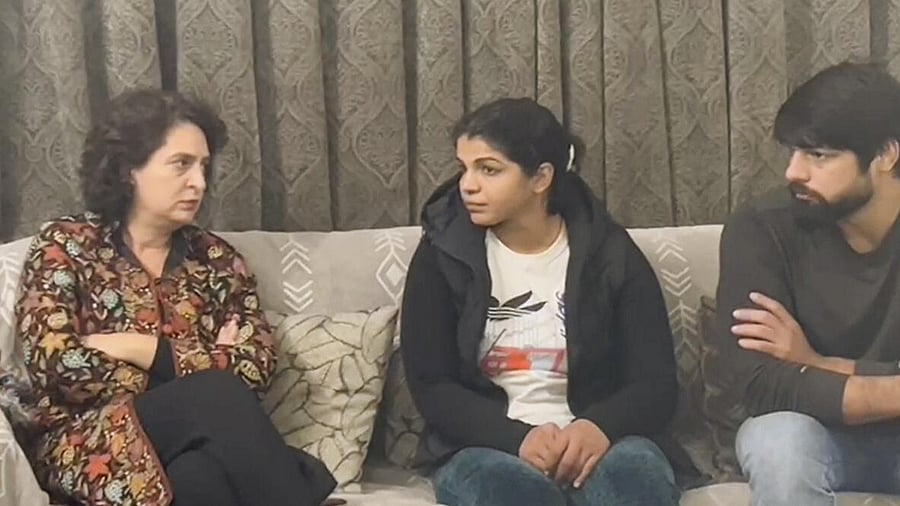 <div class="paragraphs"><p>Congress leader Priyanka Gandhi Vadra interacts with wrestler Sakshi Malik and others, in New Delhi.</p></div>