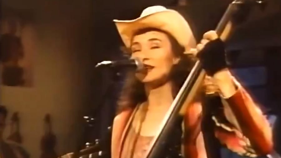 <div class="paragraphs"><p>Laura Lynch.</p></div>