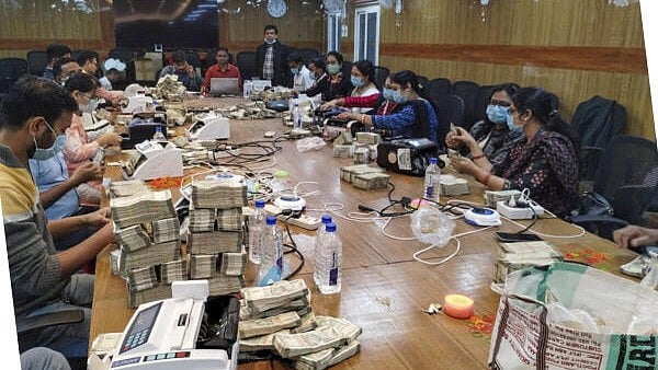 <div class="paragraphs"><p>Counting of cash by officials on the 5th day of the Income Tax department raids against Odisha-based distillery and linked entities, in Ranchi.</p></div>