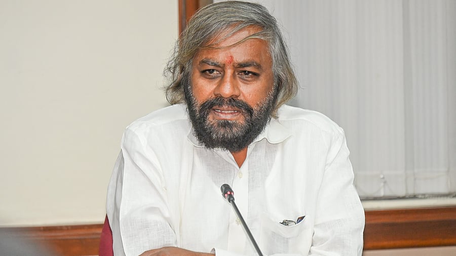 <div class="paragraphs"><p>Eshwar Khandre.&nbsp;</p></div>