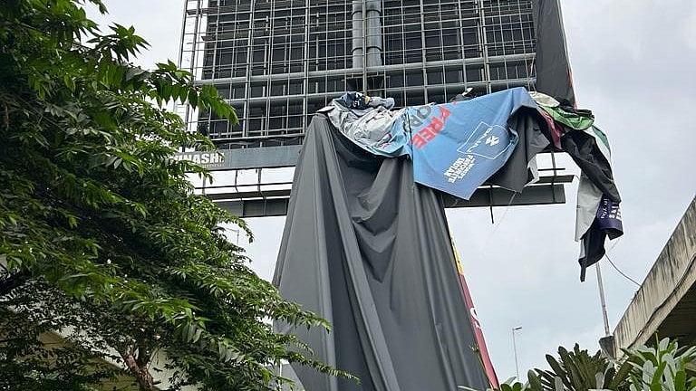 <div class="paragraphs"><p>The BBMP pulled down advertisements from large panels around the Hebbal flyover on Saturday. </p></div>