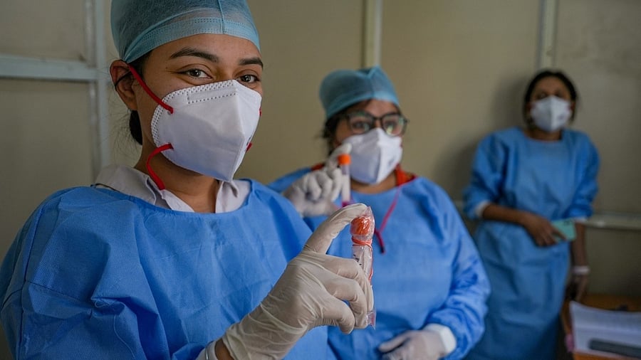 <div class="paragraphs"><p>Representative image showing a laboratory personnel holding the sample of swab after RT-PCR test</p></div>
