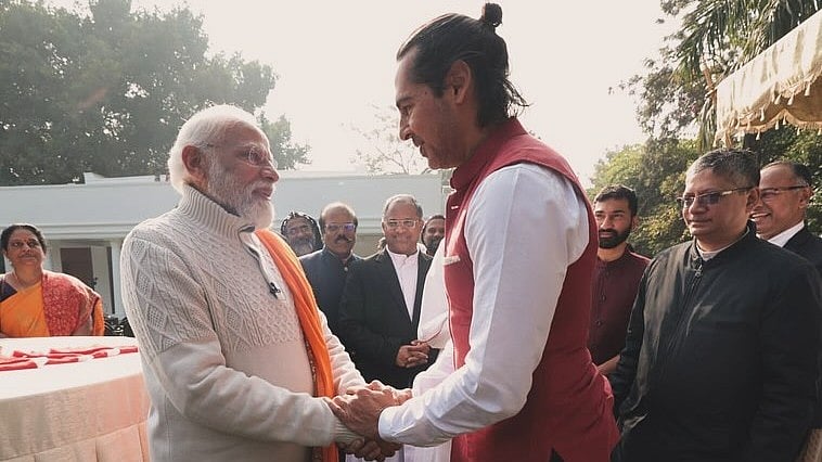<div class="paragraphs"><p>Prime Minister Narendra Modi (L) and actor Dino Morea (R).</p></div>