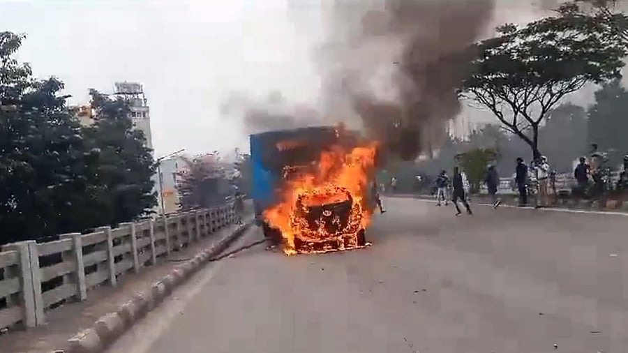 <div class="paragraphs"><p>Bus catches fire.</p></div>