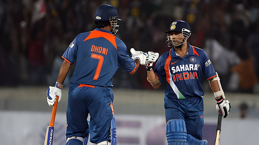 <div class="paragraphs"><p>MS Dhoni (left) and Sachin Tendulkar (right).</p></div>